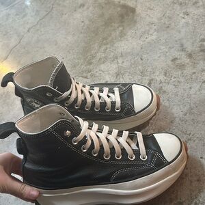 Size 8 women’s - Converse Run Star Hike Platform High Quilted W